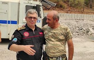 Kayseri İtfaiyesi canla başla yangınları söndürmek...