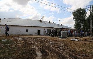 Kayseri’deki sel bölgesinde Vali Günaydın ve...