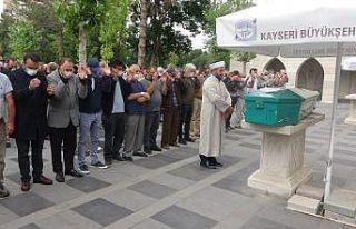 Kazada hayatını kaybeden öğretmen toprağa verildi