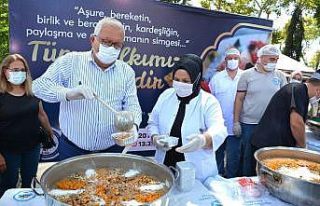 Kdz. Ereğli Belediyesi aşure dağıttı