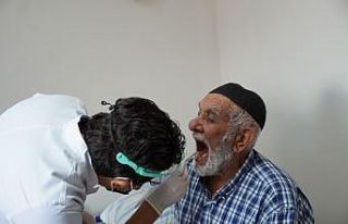 Keçiören’deki huzurevinde 60 yaşlıya diş taraması...