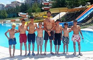 Keçiörenli minikler aqua parkta gönüllerince eğlendi