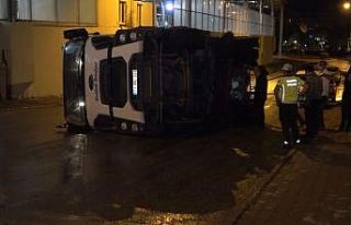 Kırıkkale’de yol süpürme aracı devrildi: 1...