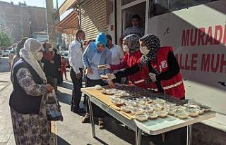 Kızılay Diyarbakır Şubesi 5 bin kişiye aşure...