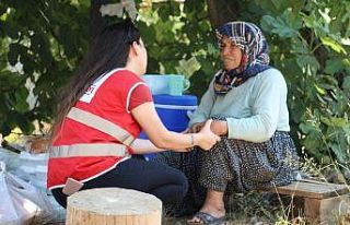 Kızılay ekiplerinden yangınzedelere mobilize yardım