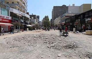 Kızıltepe Cumhuriyet Meydanında yenileme çalışmaları...