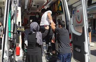 Kızının gözü önünde damadını bıçakladı