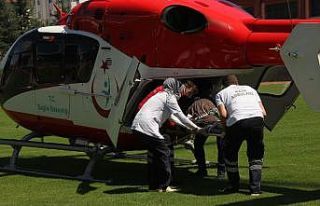 KOAH hastası kadın, ambulans helikopter ile hastaneye...
