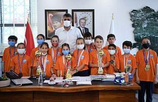 Kocaman şampiyonları misafir etti