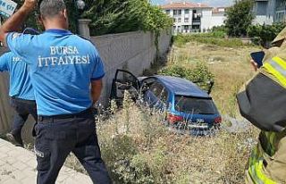 Kontrolden çıkan araç şarampole uçtu: 2 yaralı