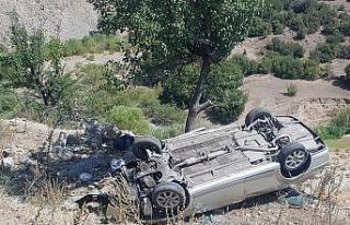 Kontrolden çıkan otomobil şarampole devrildi: 1’i...