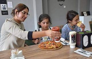 Köy çocukları pizza ile tanıştılar