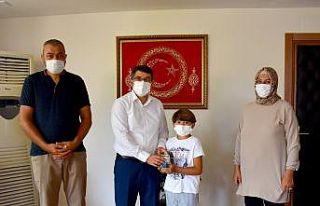 Küçük Muhammet afetzedeler için kumbarasını...