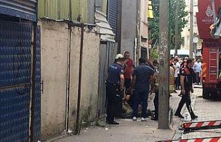 Küçükçekmece’de 5 katlı binada yangın paniği