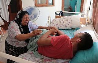 Kullandığı protein tozu nedeniyle felç kalan gencin...