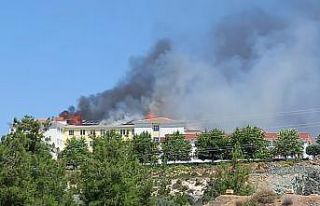 Kumluca’da yurttaki yangına müdahale sürüyor