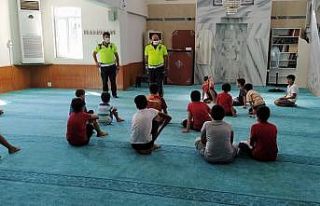 Kuran kursu öğrencilerine trafik eğitimi verildi