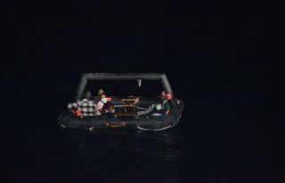 Kuşadası açıklarında 22 düzensiz göçmen kurtarıldı