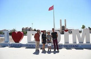 Kuşadası Belediye Tiyatrosu’ndan usta sanatçıya...