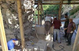 Kütahya Kalesi’nde restorasyon çalışmaları...