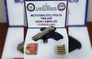 Kütahya’da bir araçta ruhsatsız tabanca ve mühimmat...