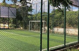 Maçta devrilen kale direği 6 yaşındaki çocuğu...