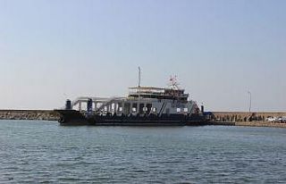 Mahsur kalan tatilcilerin tahliyesi için feribot...