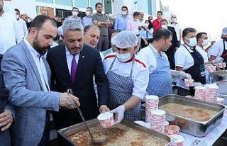 Malatya’da MTSO aşure dağıttı