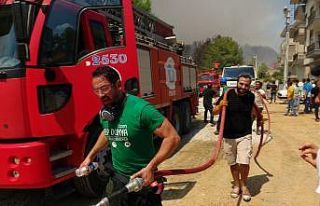 Manavgat’taki yangını söndürmek için seferber...