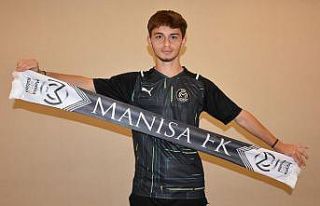 Manisa FK’lı genç oyuncu Mehmet Ali Çelik profesyonel...