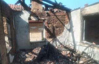 Manisa’da yangın: 3 ev kullanılamaz hale geldi