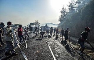 Marmaris’te ekipler ve vatandaşlar omuz omuza mücadele...