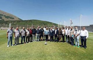 Memduh Büyükkılıç, gazetecileri Yüksek İrtifa...