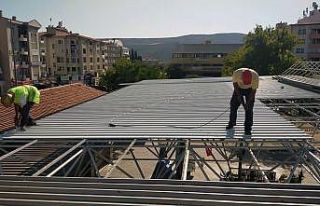 Menteşe Perşembe pazarının çatısı yenileniyor