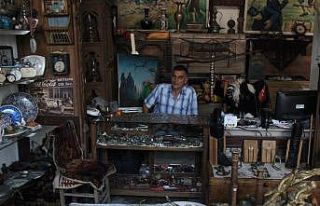 Merakı antika dükkanı açtırttı