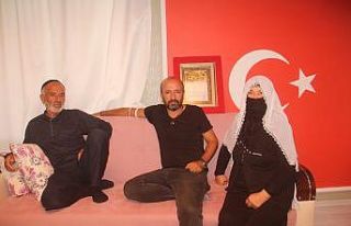 Meral Akşener’in kahvehane ziyaretinde tepki gösteren...