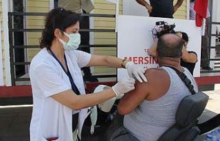 Mersin’de mobil konteynerlerde aşı dönemi başladı