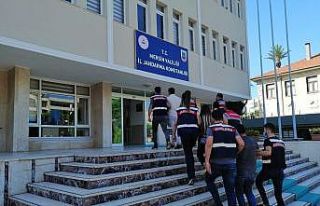 Mersin’de terör örgütü propagandası yapan 4...