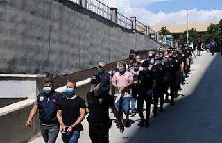 Mersin’deki FETÖ operasyonunda 2 asker tutuklandı