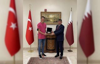 Mesut Özil, Doha Büyükelçisi Göksu’yu ziyaret...