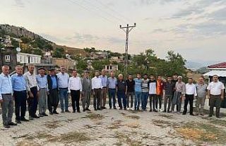 Milletvekilleri ve parti yöneticileri köy köy geziyor