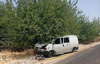 Minibüs ile motosiklet çarpıştı: 3 yaralı