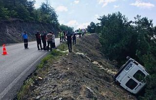 Minibüs şarampole yuvarlandı: 1 yaralı