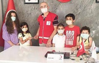 Minikler, kapı kapı dolaşıp topladıkları paraları...