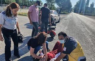 Motosiklet ile otomobil çarpıştı: 1 yaralı