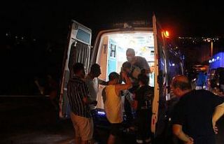 Motosiklet ile yolcu minibüsü çarpıştı: 1 ölü,...