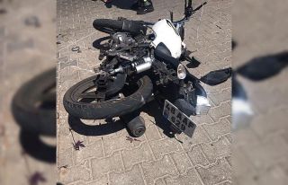 Motosiklet ve otomobilin karıştığı kazada 1 kişi...