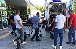 Motosikletle hafif ticari araç çarpıştı: 1 yaralı