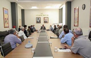 Muhtarların taleplerini dinledi