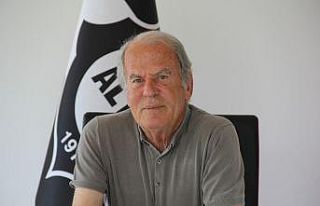 Mustafa Denizli: "Fiziken çizgi dışında ama...